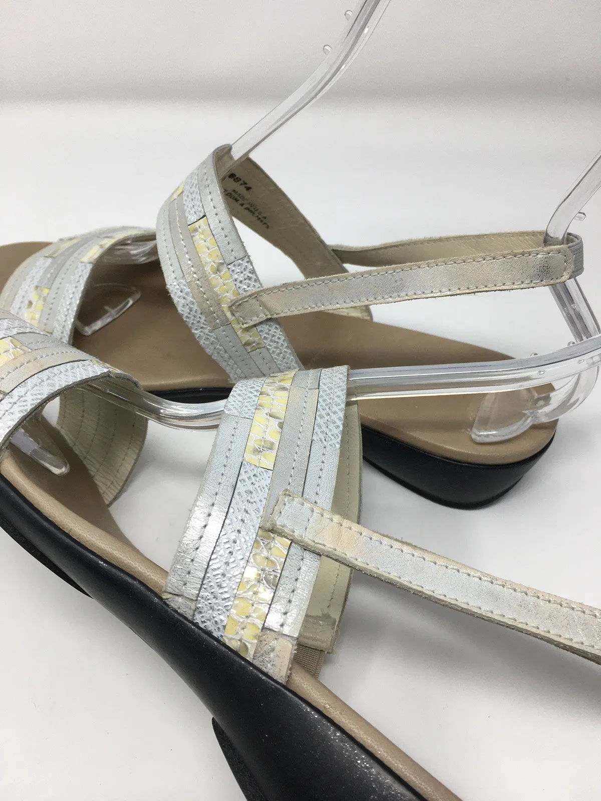 Munro Size 11 Ivory Patchwork Sandals