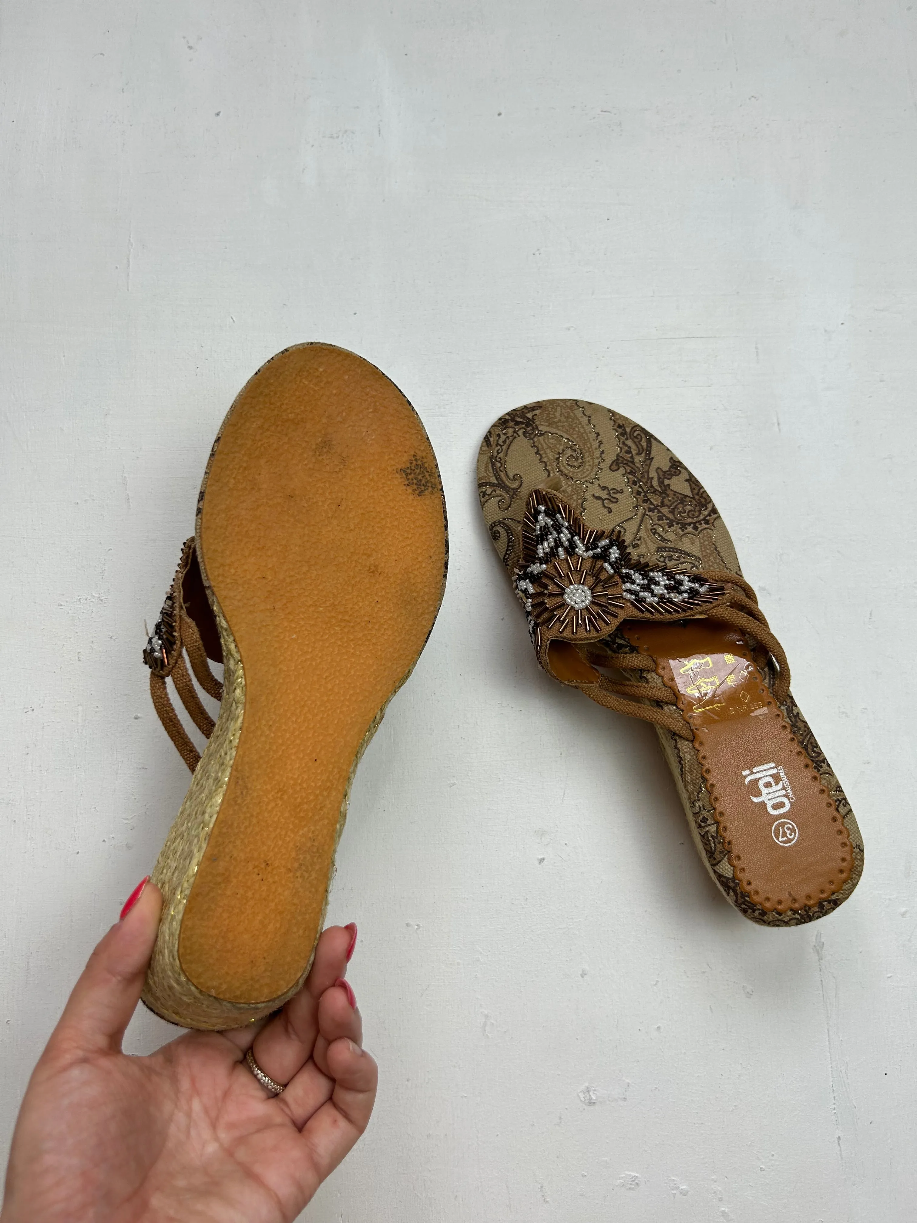 Pearls camel brown platforms flip flop sandales y2k vintage (37)